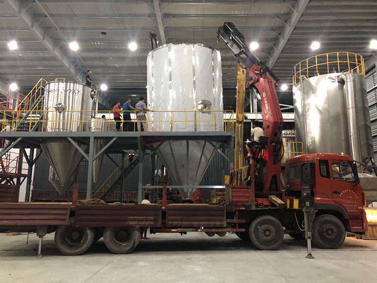 大型生产用喷雾干燥机合作案例客户现场安装照片